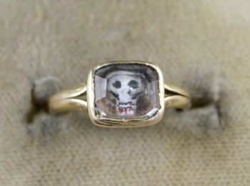 GEORGIAN MEMENTO MORI CRYSTAL SKULL 18CT GOLD RING   DATED 1716  