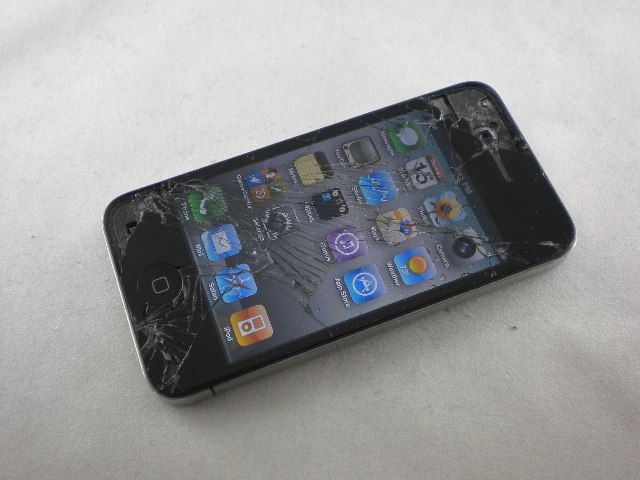 APPLE IPHONE 4 16GB BLACK UNLOCKED GEVEY SIM ALL GSM AT&T *CRACKS 