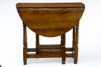 EARLY 18TH CENTURY ANTIQUE YEW WOOD GATELEG TABLE  