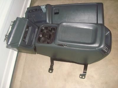 99 02 AVALANCHE SUBURBAN YUKON TAHOE SILVERADO CENTER CONSOLE DARK 