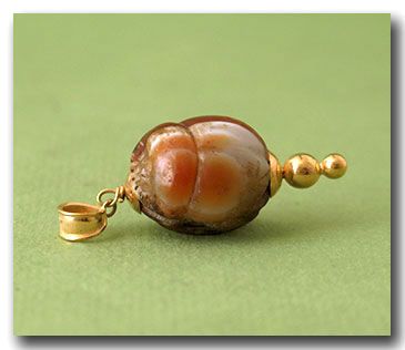 Greek Banded Agate Scarab in Modern 18k. Gold, c. 300 B.C.  