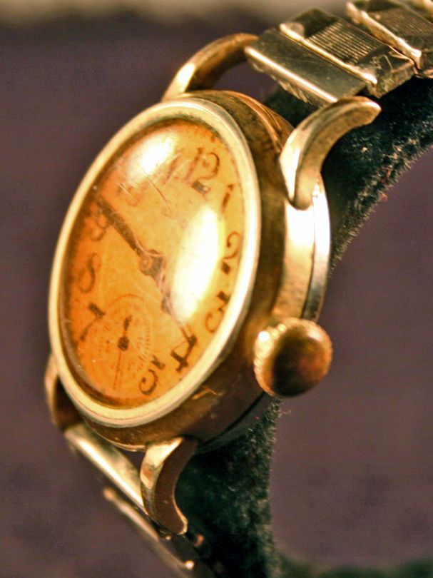 VINTAGE ILLINOIS MANS WRISTWATCH 17 JEWEL MOVEMENT GOLD FILLED CASE 