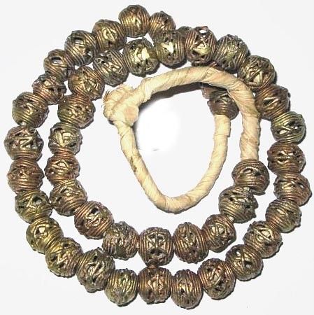 BEAUTIFUL AFRICAN STRAND HANDMADE MATCHED BASKET BRASS TRADE BEADS