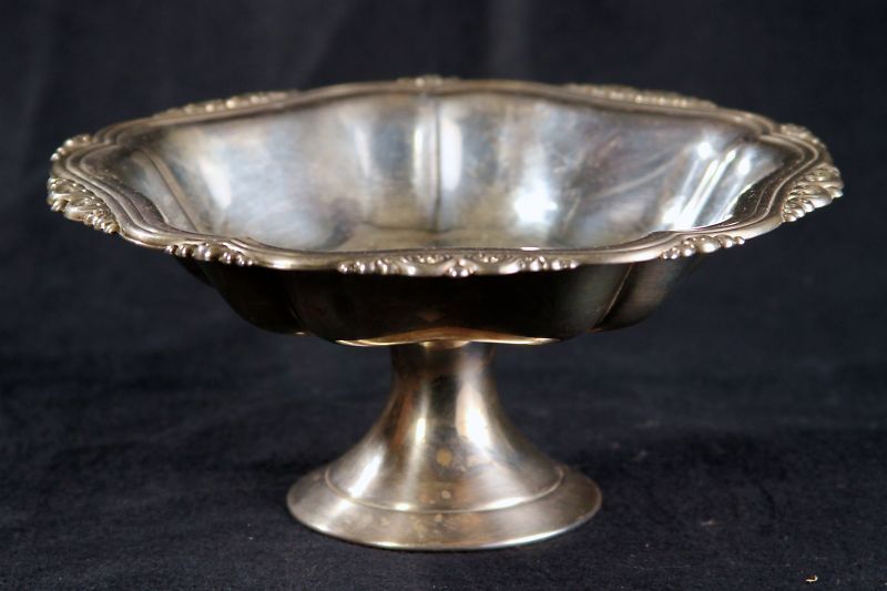 VINTAGE ONEIDA SILVERPLATE FOOTED PEDESTAL COMPOTE  