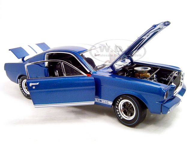   diecast shelby gt 350 r by shelby collectables has steerable wheels