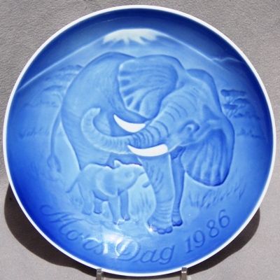 BING & GRONDAHL 1986 Mothers Day Plate Elephant & Calf  