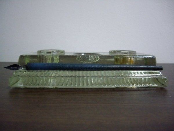 GERMAN WWII GLASS DESK TOP INKWELL AND SCHREIBFEDER PEN  