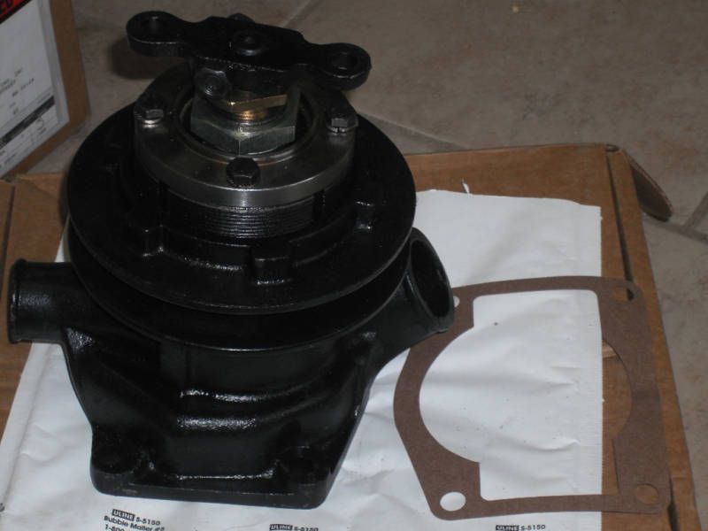 IHC Farmall M MD SMTA 400 450 WATER PUMP  