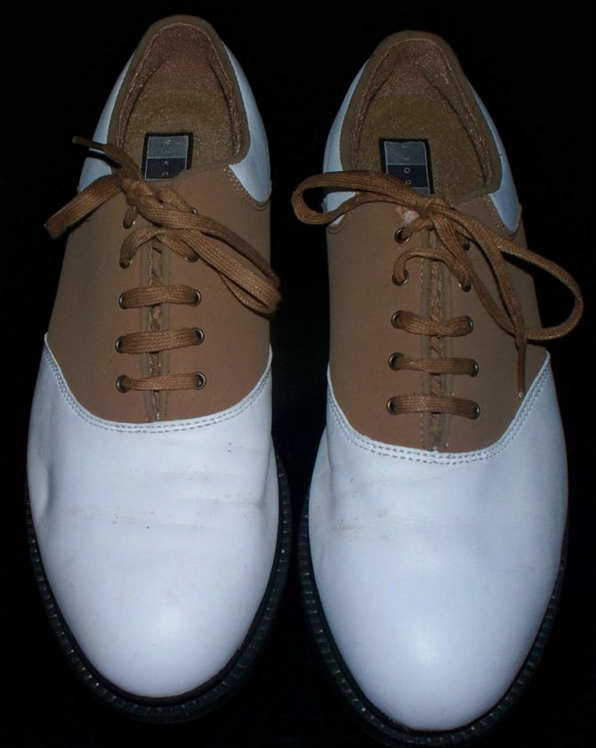 SMALL INDENT IN THE TAN PART ON THE FRONT OF THE LEFT SHOE. I ADDED A 