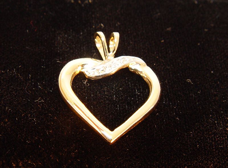 Ladies 10K Solid Yellow Gold Diamond Heart Pendant  